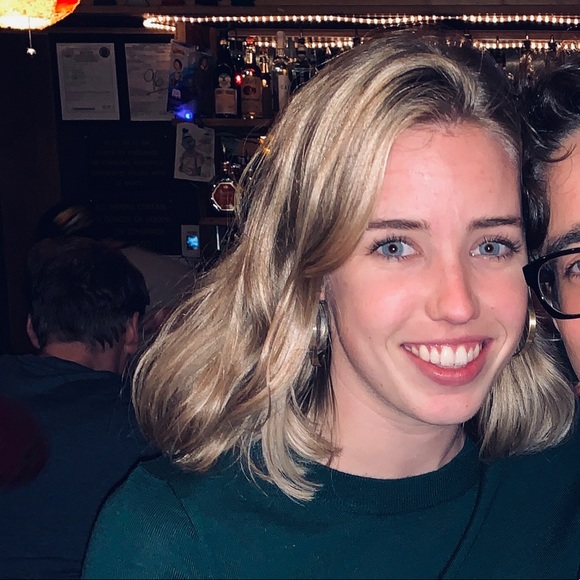 Meet your Posher, Laura - Picture 1 of 1